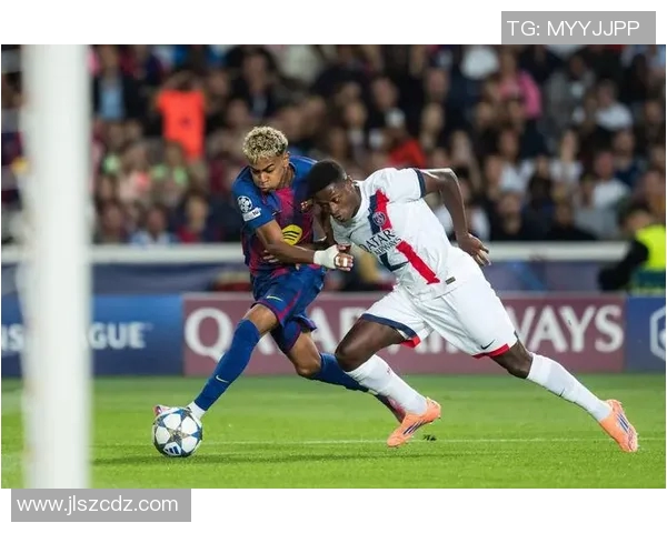 大巴黎足球球星闪耀赛场精彩瞬间解析与未来发展展望 大巴黎足球球星闪耀赛场精彩瞬间解析与未来发展展望