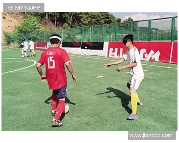 忠诚不渝的足球球星以坚毅精神谱写绿茵场传奇