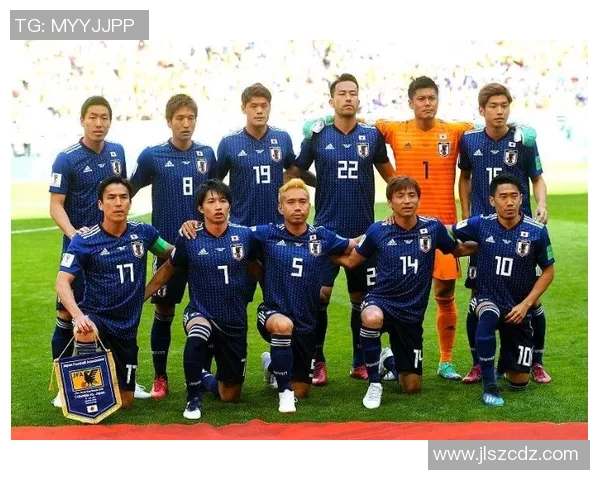 武汉超级球星足球赛盛大开幕 球场成焦点吸引万千观众齐聚一堂