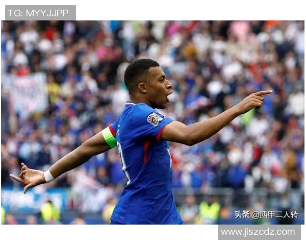 足球巨星齐聚球场演绎精彩瞬间 全力冲击赛季巅峰荣耀 足球巨星齐聚球场演绎精彩瞬间 全力冲击赛季巅峰荣耀