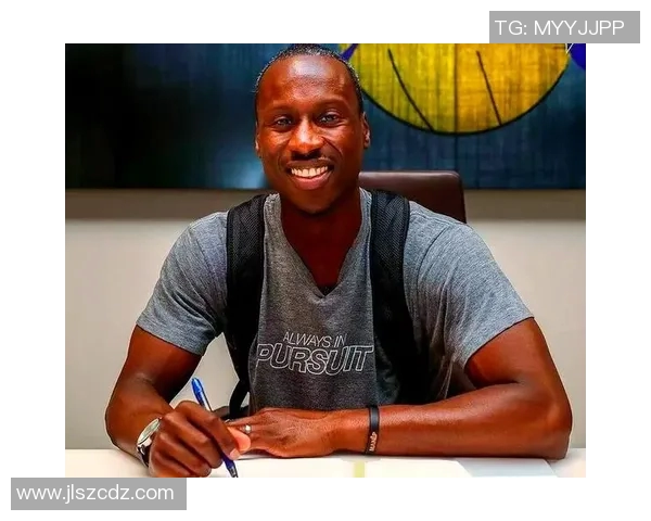 天赋异禀的足球巨星TXL：从草根到国际赛场的精彩之路