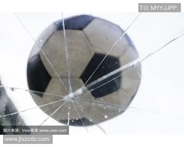 90年代足球巨星纪念玻璃杯收藏版回顾与经典球员风采再现