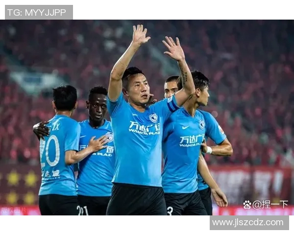 大锅引领新时代足球潮流，盘点其职业生涯辉煌瞬间与未来发展潜力