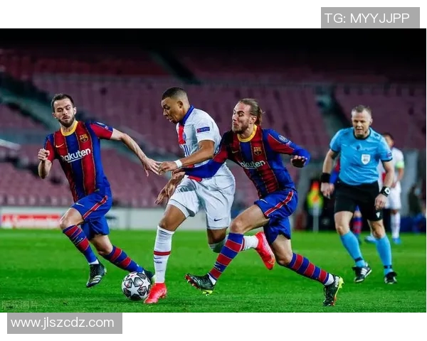 足球球星身体对抗技巧解析如何在比赛中掌握力量与速度的平衡